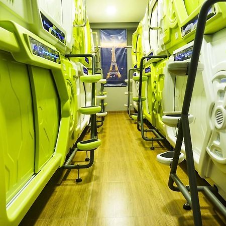 Super Oyo 91328 Fiducia Capsule Hotel Джакарта Экстерьер фото