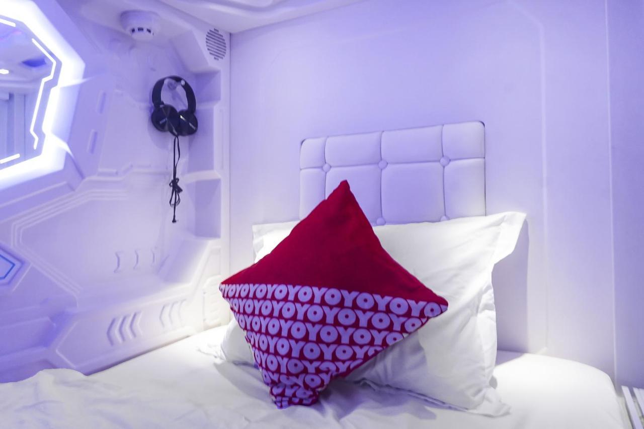 Super Oyo 91328 Fiducia Capsule Hotel Джакарта Экстерьер фото