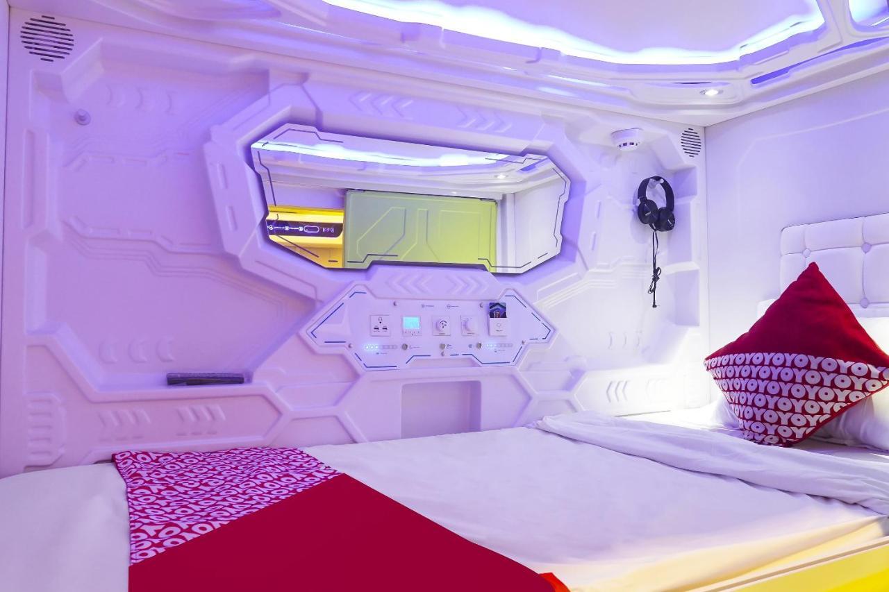 Super Oyo 91328 Fiducia Capsule Hotel Джакарта Экстерьер фото